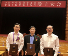 三位香港得獎學者，(左起)香港大學吳學奎教授、香港城市大學呂堅教授及香港理工大學徐幼麟教授於北京合照。(相片來源：香港工程科學院)